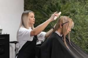 Трійка найкращих стрижок для молодості та краси: зачіски, які пасують абсолютно всім жінкам