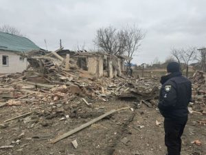 Росіяни вдарили КАБами по будинках у Вовчанську: загинула жінка (фото)