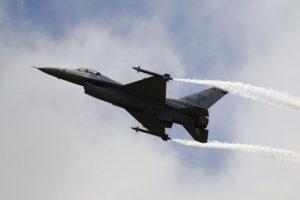 У Польщі під час ракетної атаки на Україну в небо підіймали винищувачі F-16
