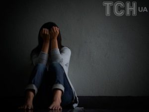 Жінка відверто зізналася, що не любить свою названу дочку: “Так соромно за це”