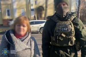 СБУ затримала двох колаборанток з Херсонщини: допомагали окупантам проводити “референдум” (фото)