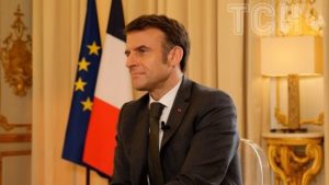 Ексклюзивне інтерв’ю Макрона: чи підніме президент Франції слухавку, якщо йому зателефонує Путін