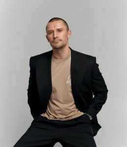 Тарас Цимбалюк показав себе в юності поруч з бабусею і зізнався, чим завинив перед нею