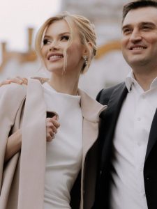 Міс “Україна Всесвіт-2022” Вікторія Апанасенко вперше показала свого чоловіка-чиновника