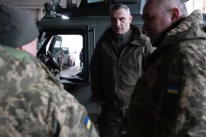 Кличко відвіз чергову партію допомоги захисникам на передову – РЕБ, FPV-дрони, броньовик
