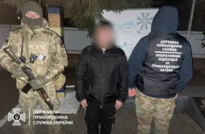 “Щиро” доглядав за чужою бабусею: на кордоні затримали чергового ухилянта