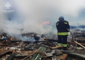 Це все нагадує Бахмут: росіяни стирають Сумщину з лиця землі, сотні прильотів і бомб (відео)