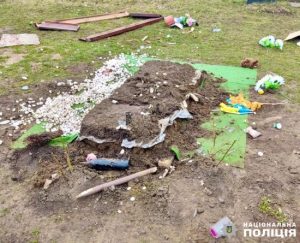 Чоловік через ревнощі поглумився над могилою військового: фото