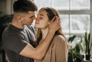 Якщо чоловік цілує в ці частини тіла, отже, він любить вас усім своїм серцем
