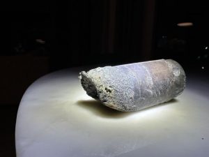 Викинуте з МКС космічне сміття пробило будинок чоловіка: що це було (фото)