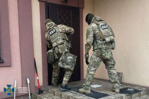 Підключали Запорізьку АЕС до “Росатома”: СБУ затримала зрадників, які допомагали окупантам (фото)