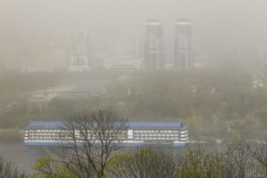 Україну накрив пил із Сахари: метеорологи попереджають про небезпеку