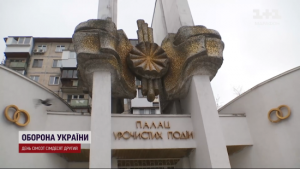 “Шлюб” зі зниклим безвісти бійцем: працівницю РАЦСу звинувачують у цинічній афері на 100 тис. грн на місяць