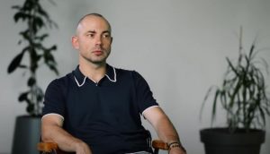 Андрій Бєдняков показав архівне фото покійної мами і зворушливо звернувся до неї у роковини її смерті