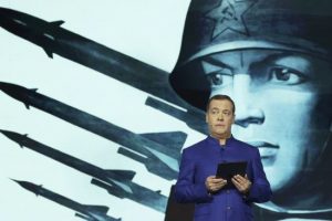 Медведєв оскаженів і побажав США громадянської війни: відповідь Кремля на рішення про допомогу Україні