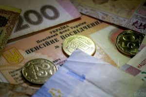 Деякі українці у квітні можуть залишитись без пенсій: у ПФУ назвали причину