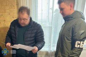 У Києві затримано колаборанта, який постачав росіянам будматеріали для виробництва “зубів дракона”