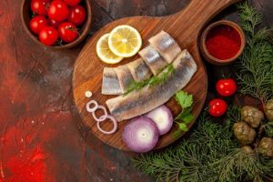 Як за 2 хвилини почистити оселедець: про цей спосіб мало хто знає