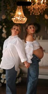 “Мама” Вєрки Сердючки замилувала фото з донькою на останніх місяцях вагітності