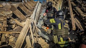 Розбір завалів у селищі Липці завершений – кадри від МВС