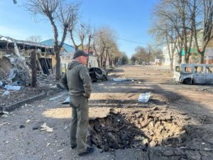 Росіяни скинули чотири КАБи на центр Білопілля: Сумська ОВА оприлюднила фото наслідків