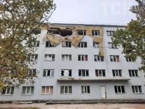 На Херсонщині росіяни вгатили у житлові квартали: багато поранених