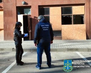 Росія скинула бомби на центр Харкова, під завалами шукають людей: усі подробиці (відео)