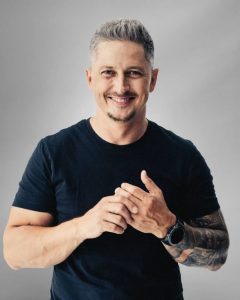 Олександр Педан заговорив про усиновлення дитини: “З дружиною думаємо”