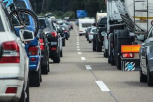 У частині Києва та Дніпра зняли обмеження на швидкість руху транспорту: список вулиць