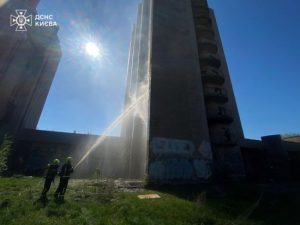 Пожежа у Дніпровському районі Києва: з’явилися фото