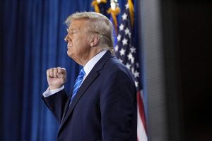 Експосол США в ЄС заявив, що Трамп підтримає Україну у разі перемоги на виборах