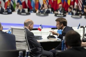 Макрон та Шольц обговорили підтримку України та відносини з Китаєм