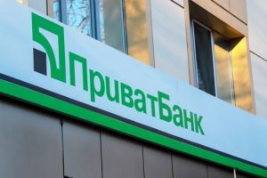 ПриватБанк тимчасово призупинить всі платежі: що стало причиною