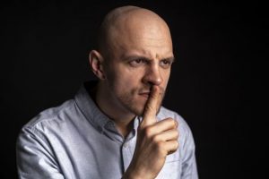 Порнозірка розповіла, як її хлопець поголив голову і вдав, що хворий на рак, щоб зрадити з іншою