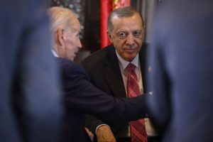 Ердоган відвідає Байдена: Bloomberg про зустріч президентів “у делікатний момент їхньої кар’єри”