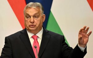 “Орбана у відставку!”: під парламентом Будапешта спалахнули акції проти прем’єр-міністра