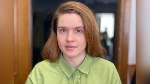 “Заборонити жінкам виїзд за кордон”: користувачі коментують новий допис Безуглої
