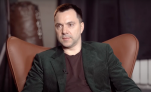 Удар Ірану по Ізраїлю може вплинути на допомогу Україні і послабити РФ – Арестович