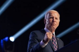 “Змагання з 6-річною дитиною”: Байден розповів про Трампа під час вечері з журналістами в Білому домі