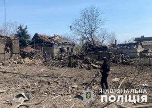 Окупанти обстріляли з авіації Донеччину: ракета влучила у приватний будинок, є загиблі