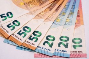 Курс валют на 26 квітня: скільки коштують долар, євро і злотий