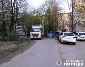 У Житомирі сміттєвоз на смерть спресував чоловіка, який спав у баку для відходів