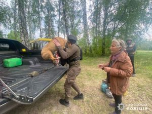 Ворог посилює обстріли Вовчанська: стало відомо, скільки жителів громади вже евакуювали