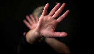 На Тернопільщині горе-батько зґвалтував власну неповнолітню дочку