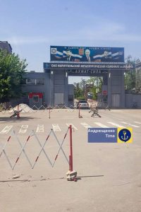 Влаштували фотозону на комбінаті Ілліча: чим росіяни займаються в окупованому Маріуполі (фото)