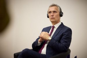 Столтенберг про розміщення військ НАТО в Україні: Київ нас про це не просить