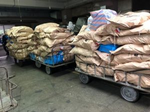 В Україні змінили “поріг вартості” посилок за кордон: хто і на скільки більше тепер платитиме