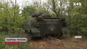 Вціліла після влучання аж 5 дронів-камікадзе: воїни ЗСУ розповіли про унікальну військову техніку