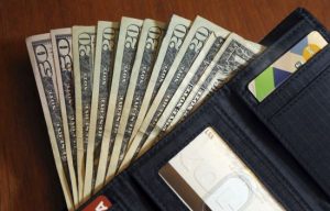 Курс валют на 8 травня: скільки коштуватимуть долар, євро і злотий