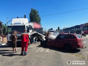 Пасажири загинули на місці: на Київщині легковик протаранив вантажівку – відео